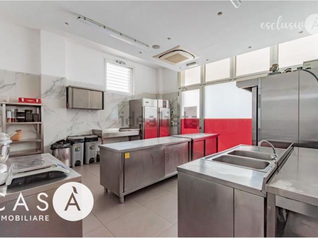 Locale in affitto di 300 m²