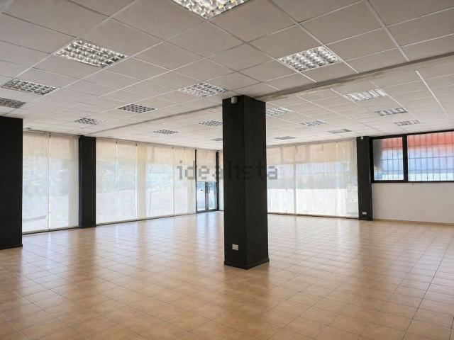 Locale in affitto di 300 m²