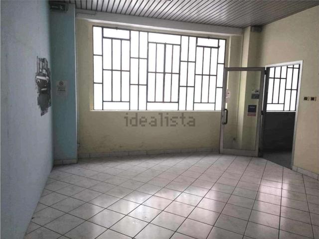 Locale in affitto di 300 m²