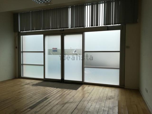 Locale in affitto di 300 m²
