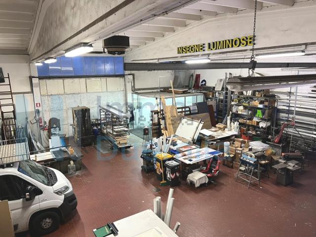 Locale in affitto di 300 m²