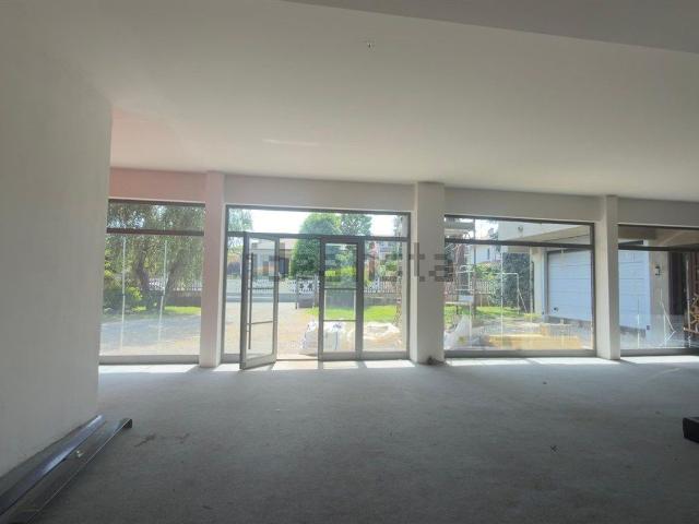 Locale in affitto di 300 m²