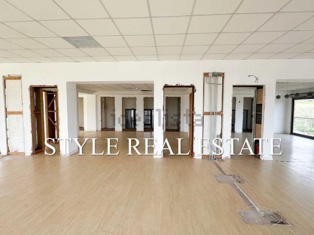 Locale in affitto di 300 m²