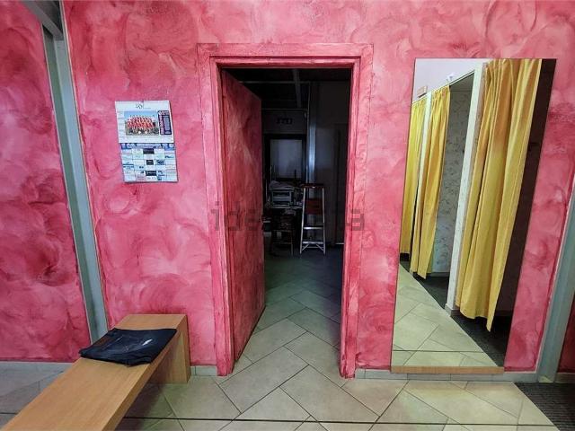 Locale in affitto di 300 m²