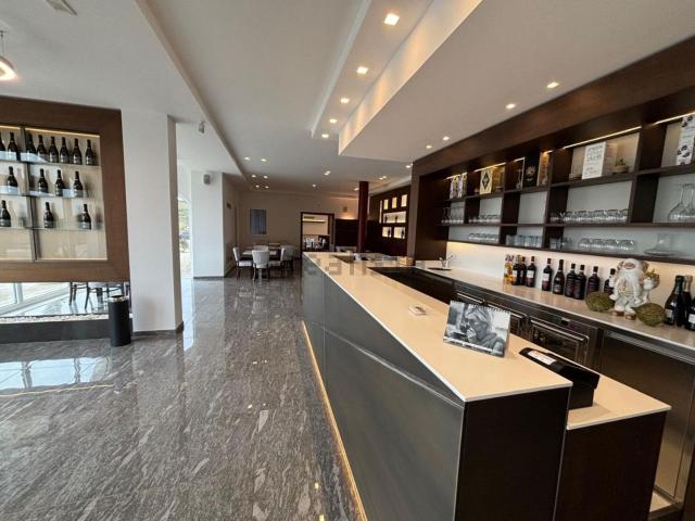 Locale in affitto di 300 m²