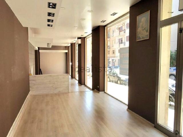 Locale in affitto di 300 m² in Via Costantino Lascaris