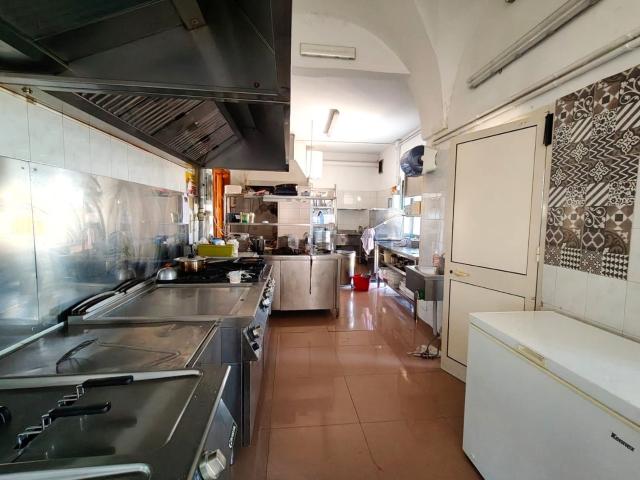 Locale in affitto di 300 m² in Via Cesarea, 66