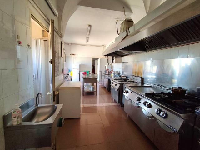 Locale in affitto di 300 m² in Via Cesarea, 66
