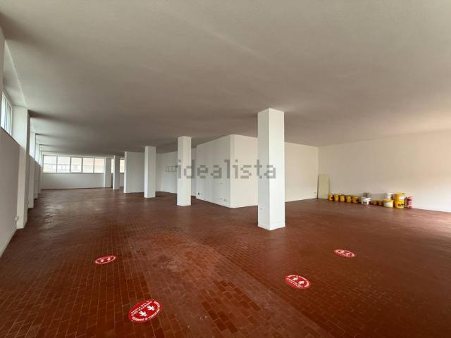 Locale in affitto di 300 m² in Via Bengasi