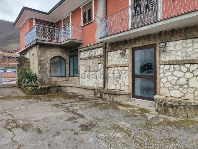 Locale in affitto di 300 m² in Via Breccelle, 6