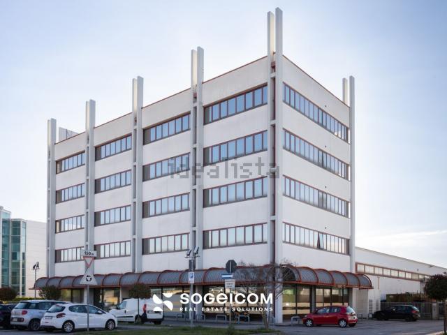 Locale in affitto di 300 m² in Via Brondi
