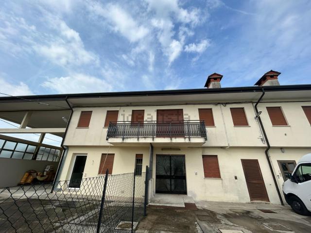 Locale in affitto di 300 m² in Via Dante Alighieri