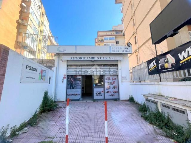 Locale in affitto di 300 m² in Via dei Nebrodi, 53