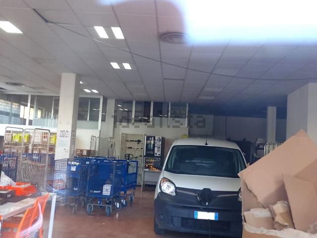 Locale in affitto di 300 m² in Via delle Antiche Mura