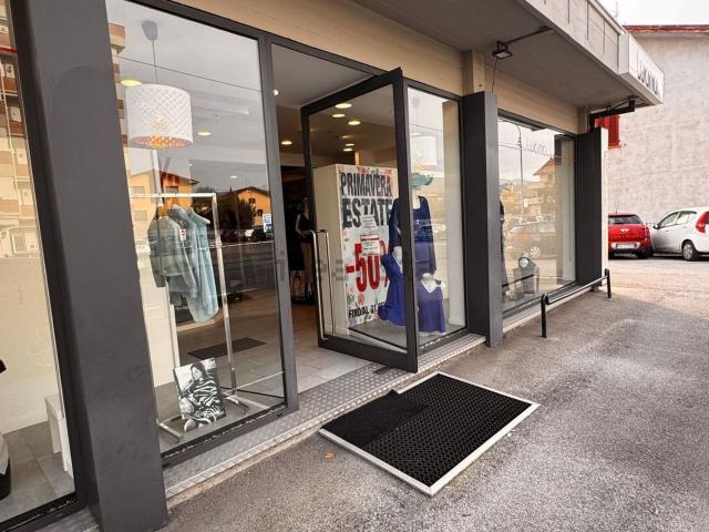 Locale in affitto di 300 m² in Via Empolese