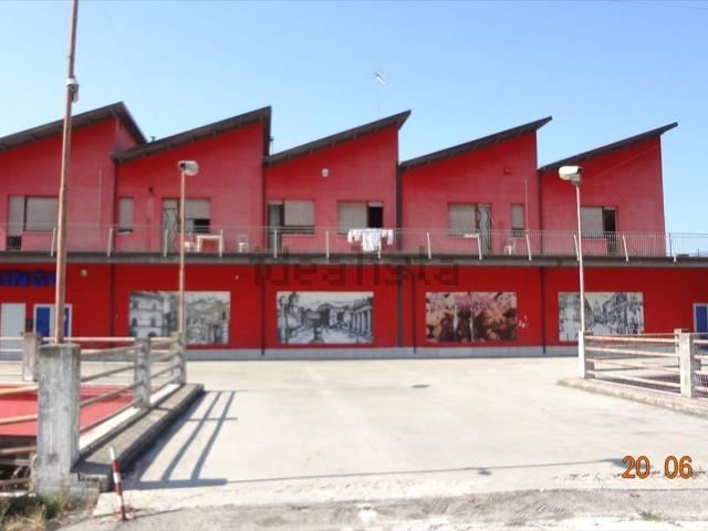 Locale in affitto di 300 m² in Via Filippo Masci