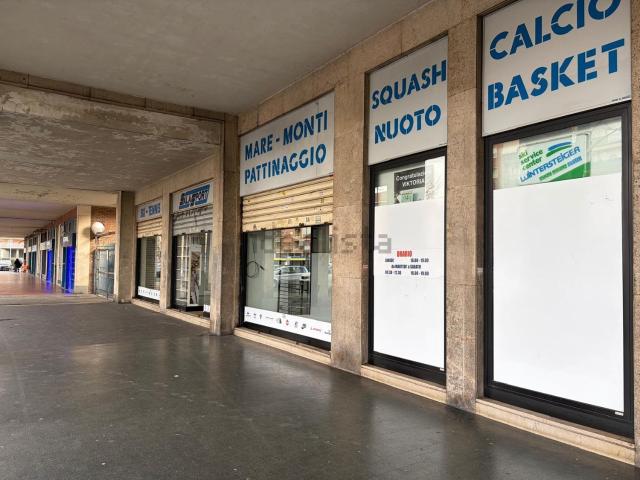 Locale in affitto di 300 m² in Via Onorato Vigliani, 164