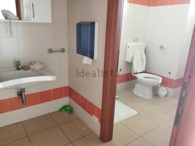 Locale in affitto di 300 m² in Via Livornese Est