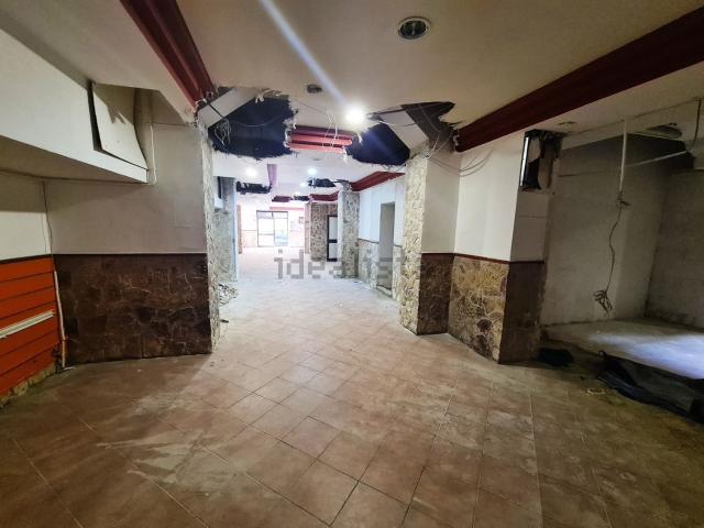 Locale in affitto di 300 m² in Via Mogia