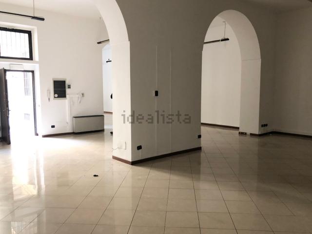 Locale in affitto di 300 m² in Via Melchiorre Gioia