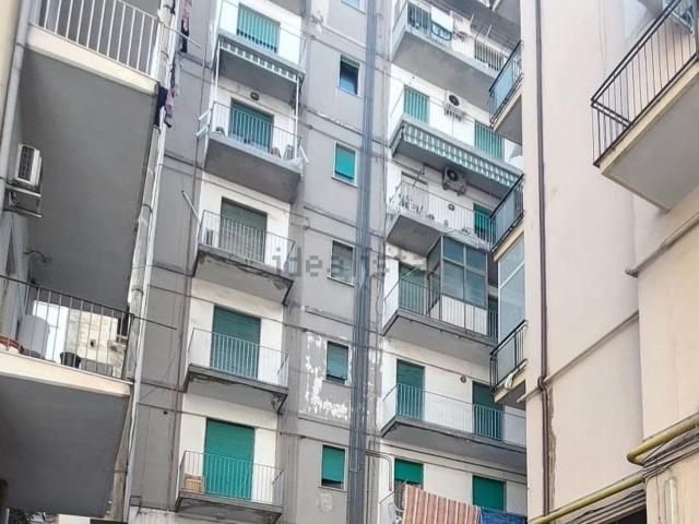 Locale in affitto di 300 m² in Via Milano