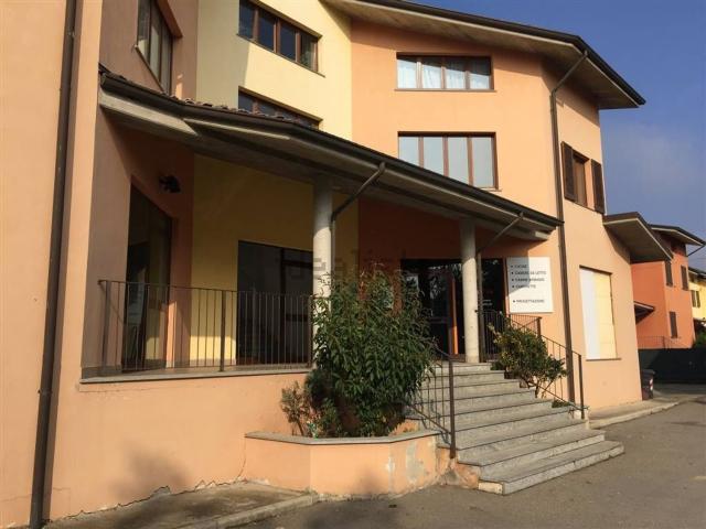 Locale in affitto di 300 m² in Via Novi