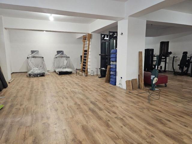 Locale in affitto di 300 m² in Via Nicola Furnari