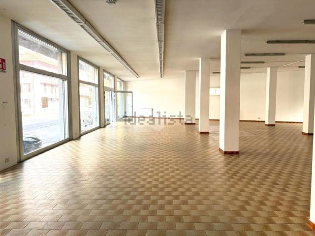 Locale in affitto di 300 m² in Via Roccole, 66