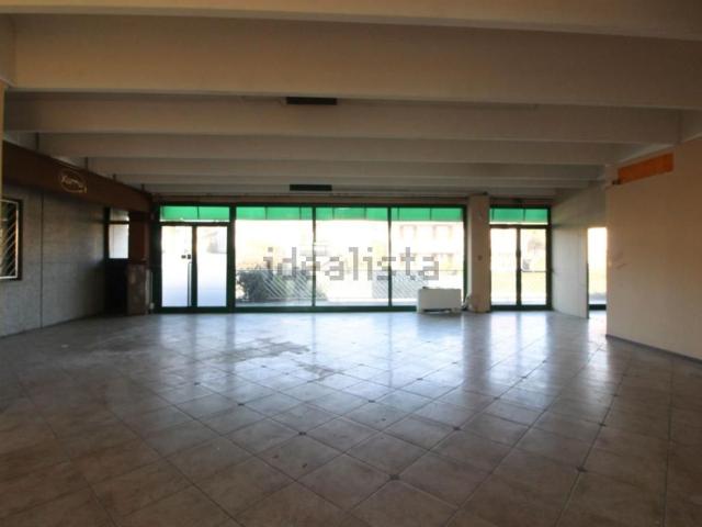 Locale in affitto di 300 m² in Via Roma, 46