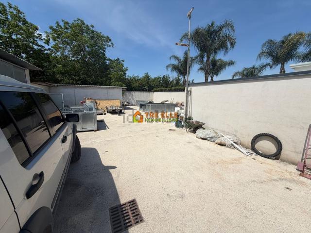 Locale in affitto di 300 m² in Via Rossi