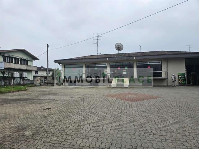 Locale in affitto di 300 m² in Via Trento