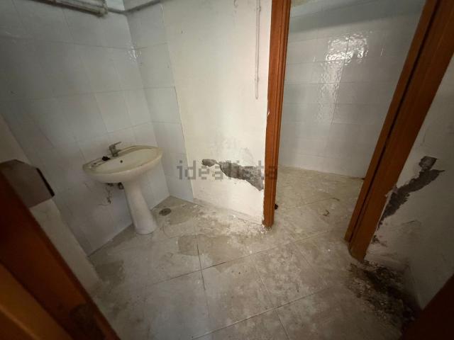 Locale in affitto di 300 m² in Via Vicinale Recapito, 64