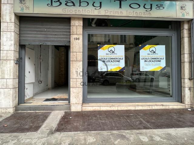 Locale in affitto di 300 m² in Viale Venezia Giulia