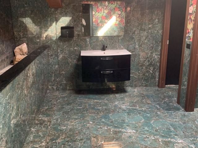 Locale in affitto di 300 m² in Viale Antonio Ciamarra