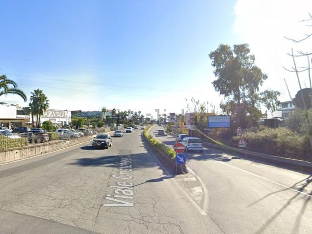 Locale in affitto di 300 m² in Viale Cristoforo Colombo