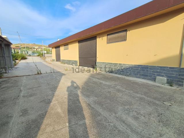 Locale in affitto di 300 m² in Viale Magna Grecia