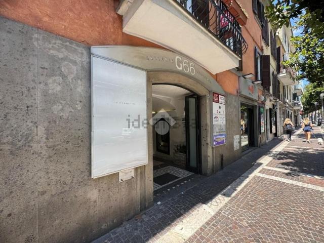 Locale in affitto di 300 m² in Corso Giacomo Matteotti, 66