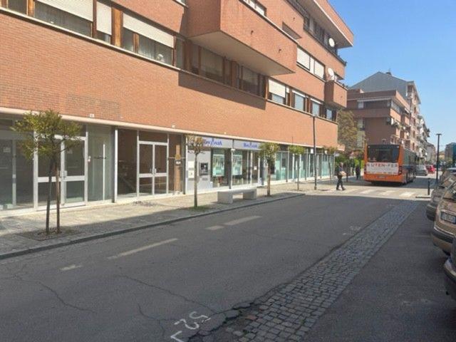 Locale in affitto di 300 m² in Corso Piave, 16