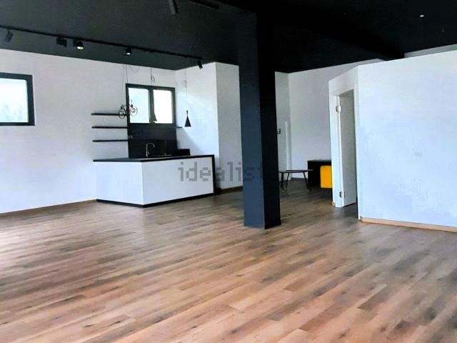 Locale in affitto di 300 m² in Località Castelnuovo