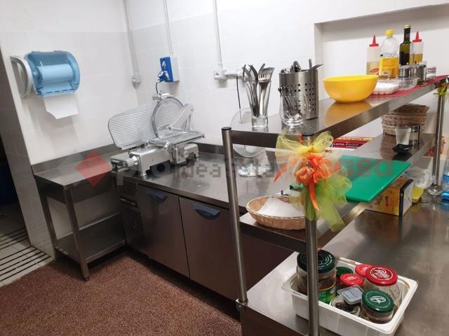 Locale in affitto di 300 m² in Piazza San Francesco, 1
