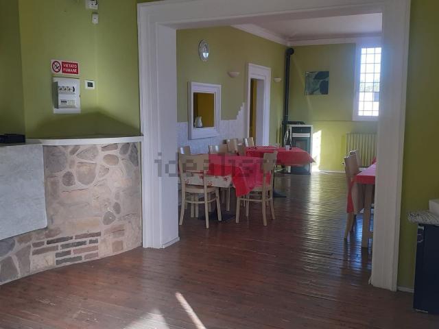 Locale in affitto di 300 m² in Strada Provinciale Cerbara