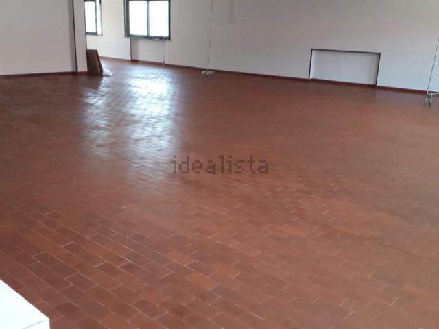 Locale in affitto di 301 m² in Via Cà Vallato, 3
