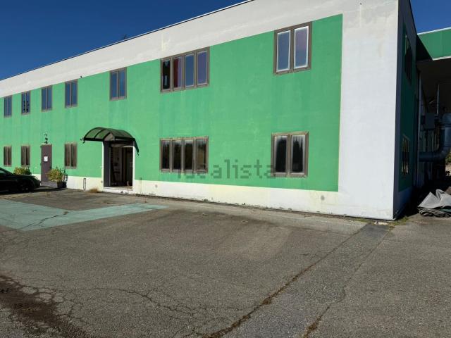 Locale in affitto di 302 m² in Via Carletta, 4