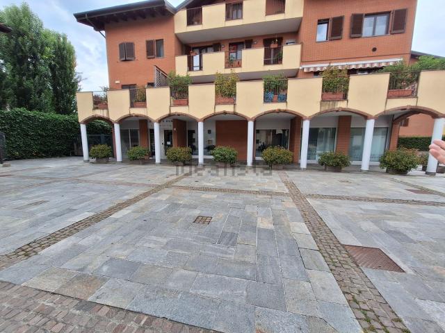 Locale in affitto di 303 m² in Via Dante Alighieri, 36