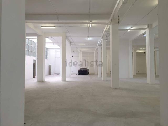 Locale in affitto di 3045 m² in Via Appia Nuova, 1220