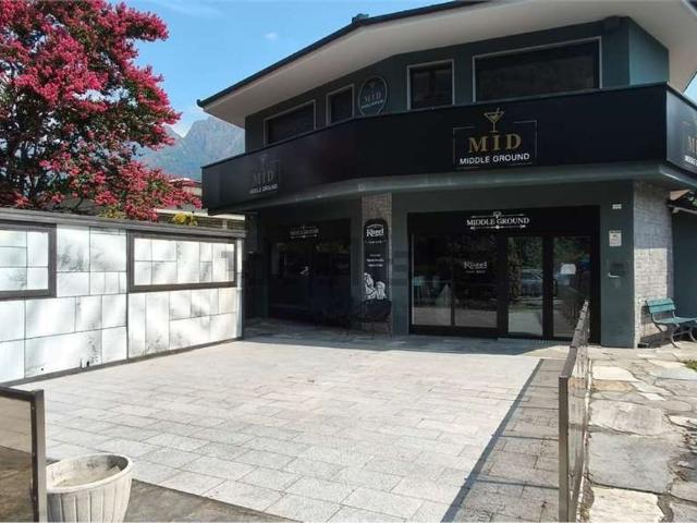 Locale in affitto di 304 m² in Via Alfredo Di Dio, 217