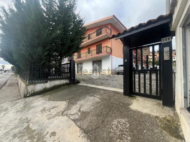 Locale in affitto di 305 m² in Via Benedetto Croce, 223