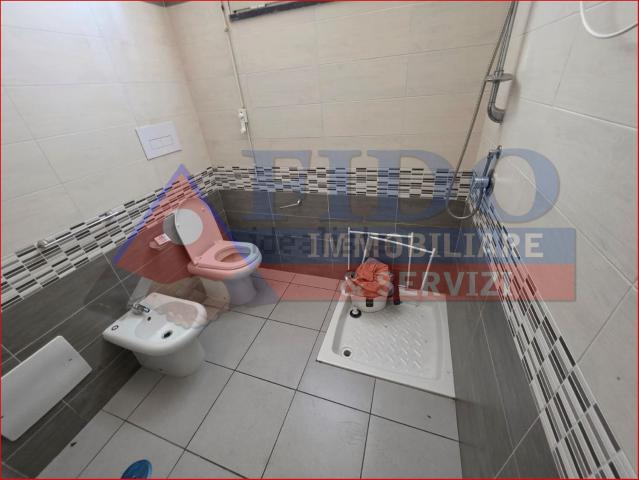 Locale in affitto di 305 m² in Via Marigliano