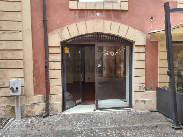 Locale in affitto di 30 m² in Corso d&apos Augusto, 181