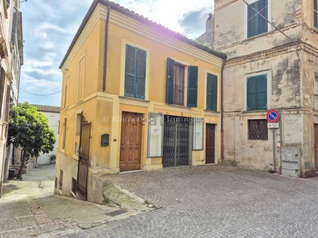 Locale in affitto di 30 m² in Corso Emilio Alessandrini, 37